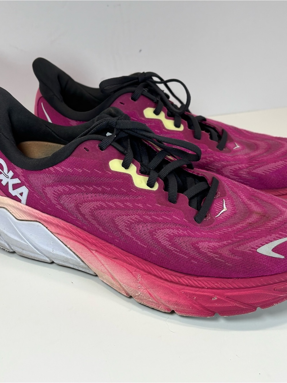 Hoka One One Arahi 6 Women’s Size 9.5 B Festival Fuchsia Stability Running Shoes